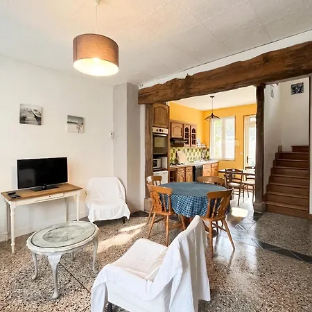 Σπίτι διακοπών Maison Charmante A Avec Jardin Clos